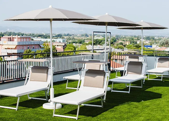 מלון Unique צ'סנטיקו