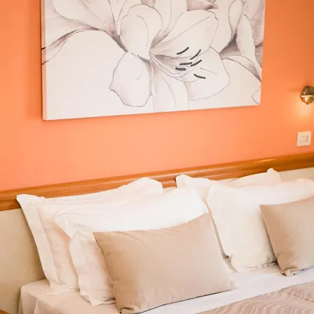 Unique Hotel 3*
