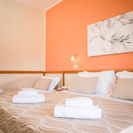 Hotel Unique 3*